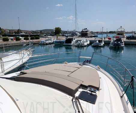 Motorboot Bavaria Virtess 420 Fly