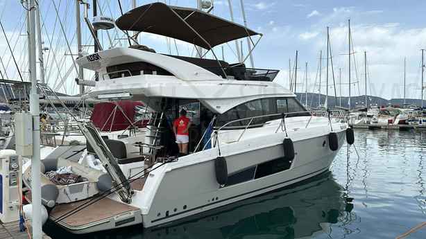Motorboot Bavaria Virtess 420 Fly