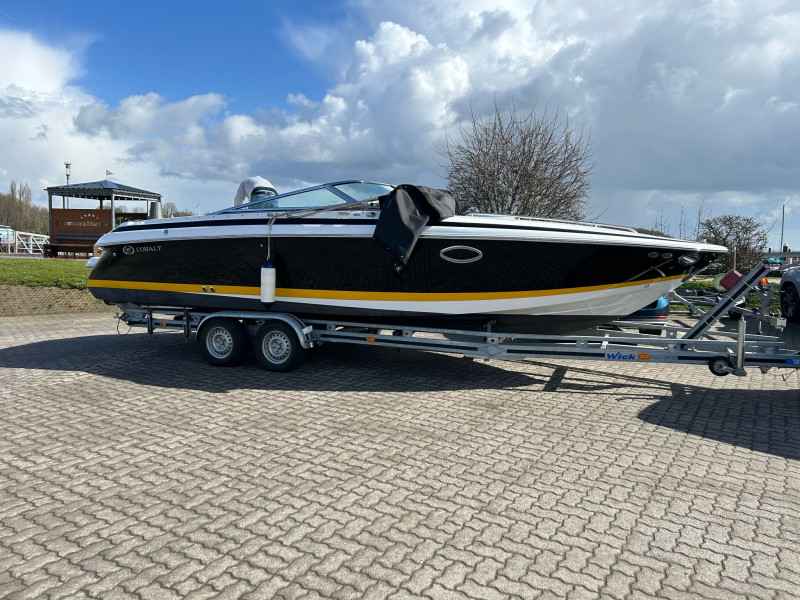 Motorboot Cobalt 263