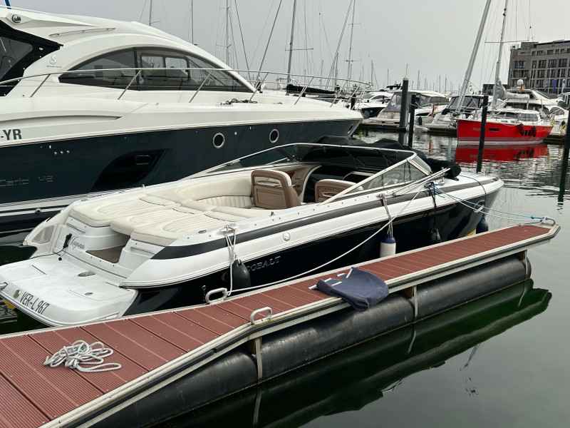 Motorboot Cobalt 263