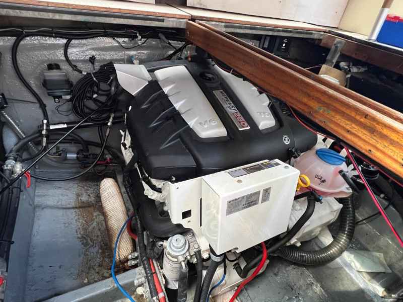 Motorboot Coronet 32 Sedan
