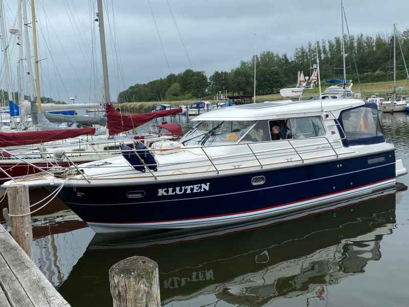 Motorboot Coronet 32 Sedan