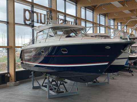 Motorboot de Alm Delfino 72
