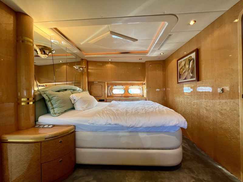 Motorboot Elegance 70 Flybridge