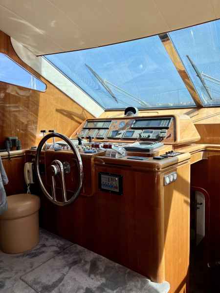 Motorboot Elegance 70 Flybridge