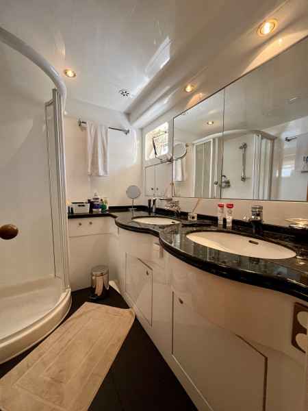 Motorboot Elegance 70 Flybridge