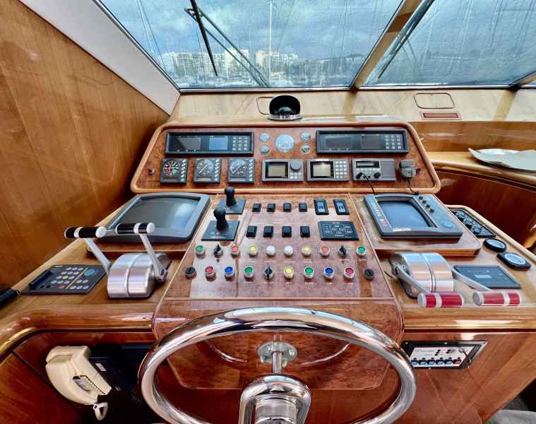 Motorboot Elegance 70 Flybridge