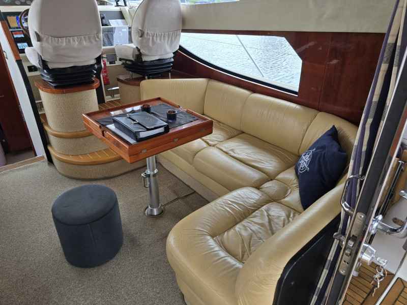 Motorboot Fairline Phantom 43 Fly