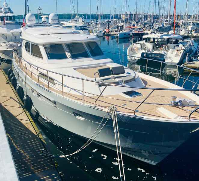 Motorboot Fairline Phantom 43 Fly