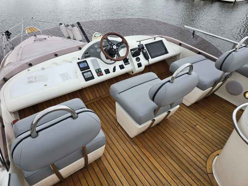 Motorboot Fairline Phantom 43 Fly
