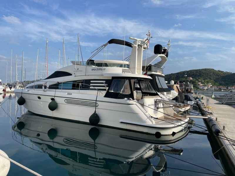 Motorboot Fairline Squadron 52 Fly