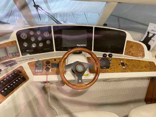 Motorboot Sealine T47