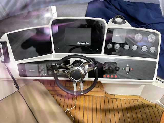 Motorboot Sealine T47