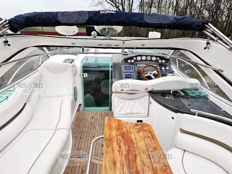 Motorboot Doral 330 Elegante