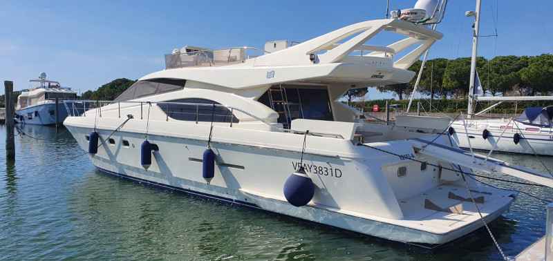 Motorboot Ferretti 530 Fly