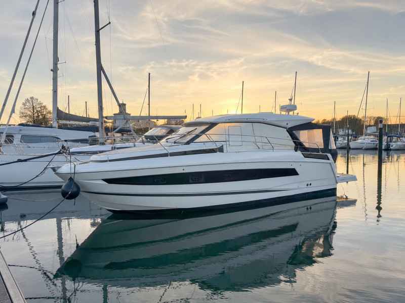 Motorboot Galeon 325 HTS