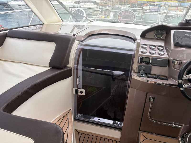 Motorboot Galeon 325 HTS