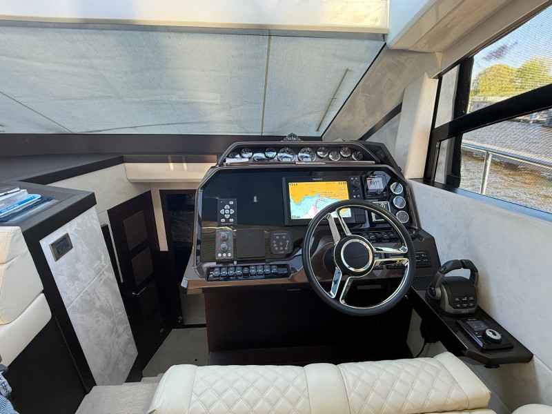 Motorboot Galeon 470 SKY