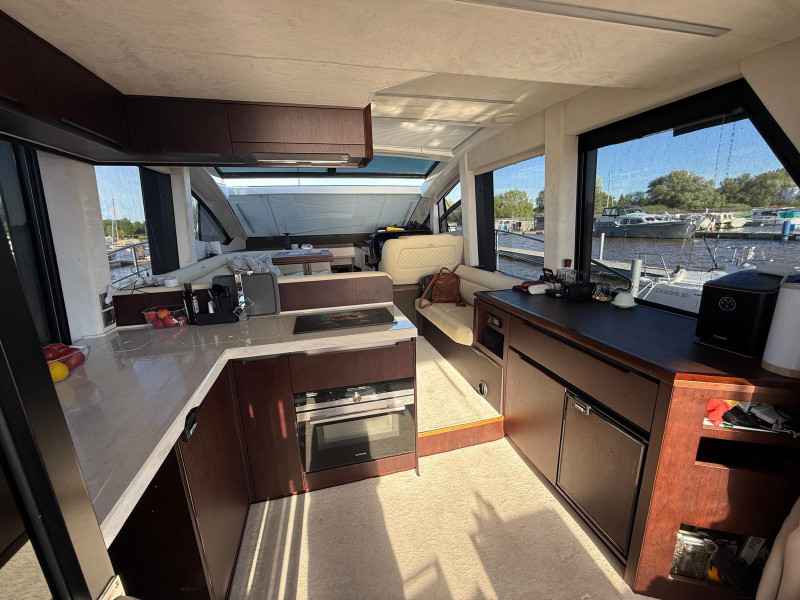 Motorboot Galeon 470 SKY
