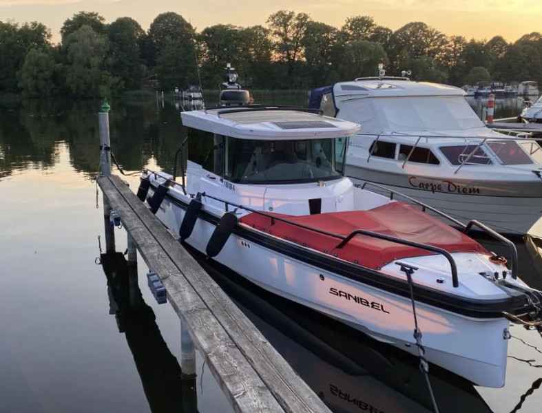 Motorboot Axopar 28 Cabin Brabus Line