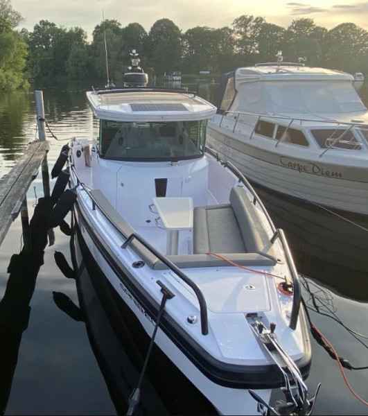Motorboot Axopar 28 Cabin Brabus Line