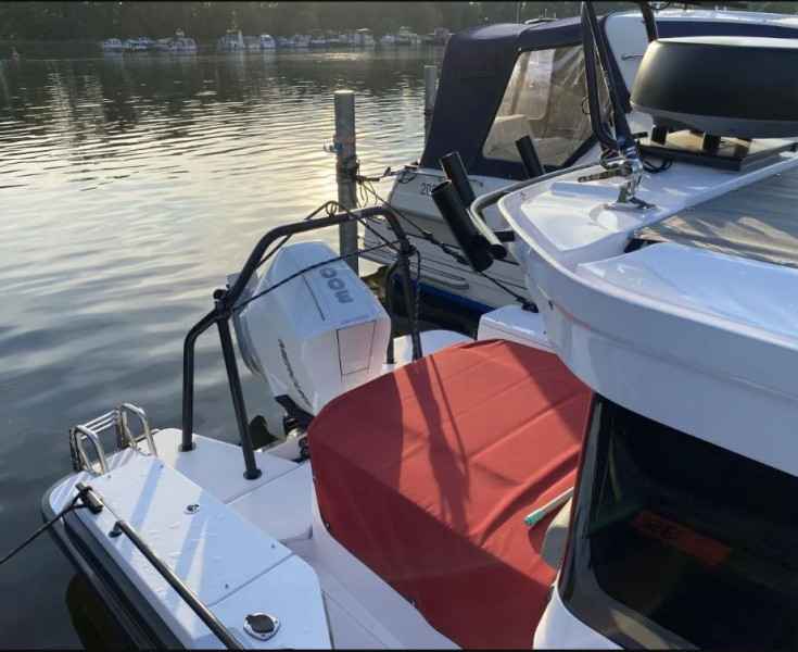 Motorboot Axopar 28 Cabin Brabus Line