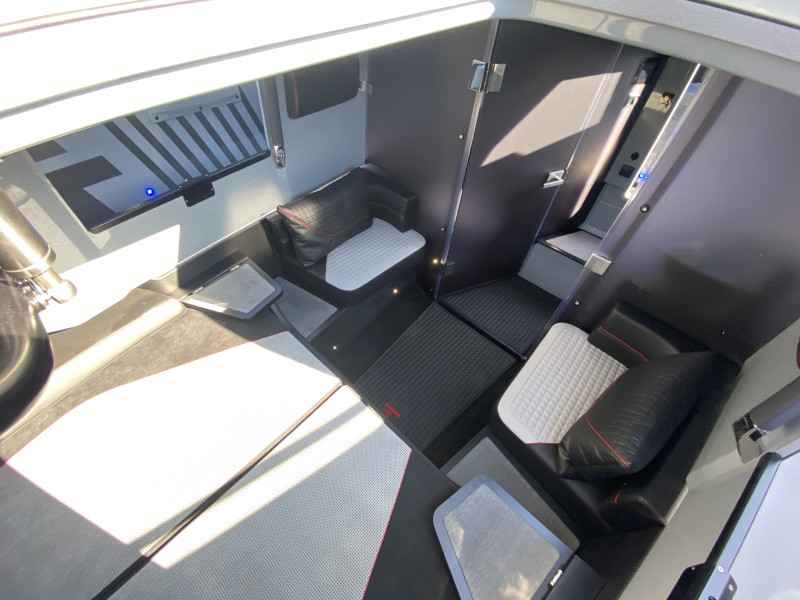 Motorboot Axopar Brabus Shadow 900 Cross Cabin