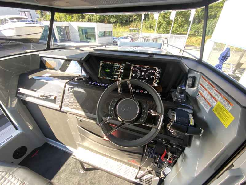 Motorboot Axopar Brabus Shadow 900 Cross Cabin