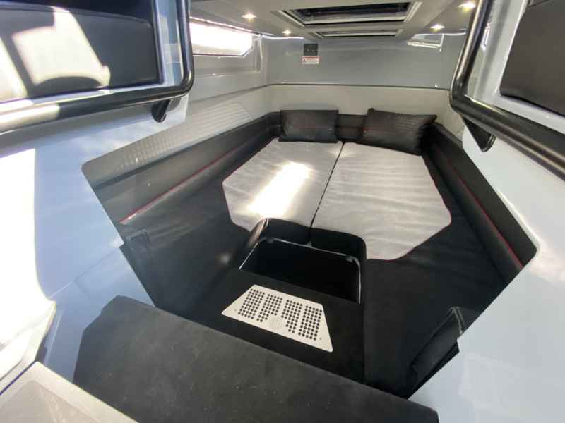 Motorboot Axopar Brabus Shadow 900 Cross Cabin