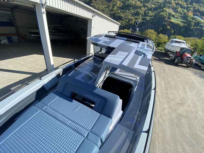 Motorboot Axopar Brabus Shadow 900 Cross Cabin