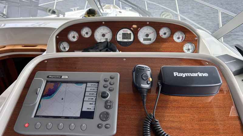 Motorboot Nimbus 380 Commander