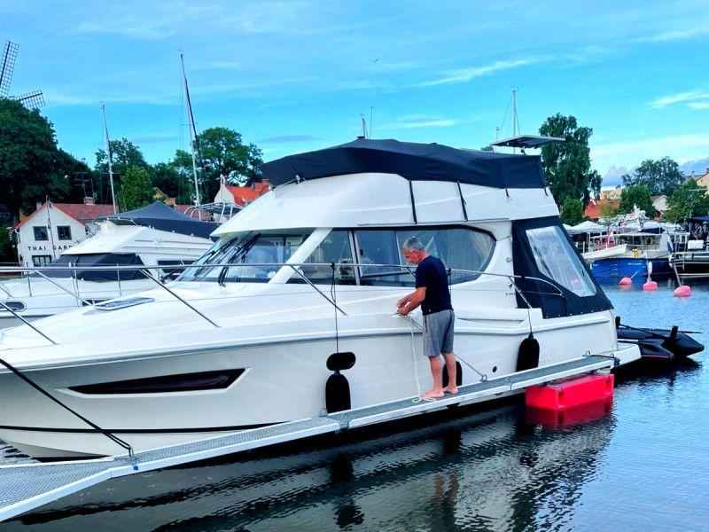 Motorboot Jeanneau Merry Fisher 10 Fly
