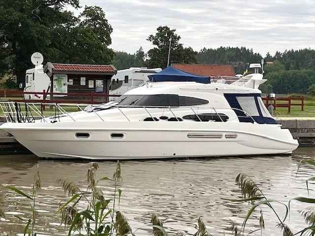Motorboot Sealine T47