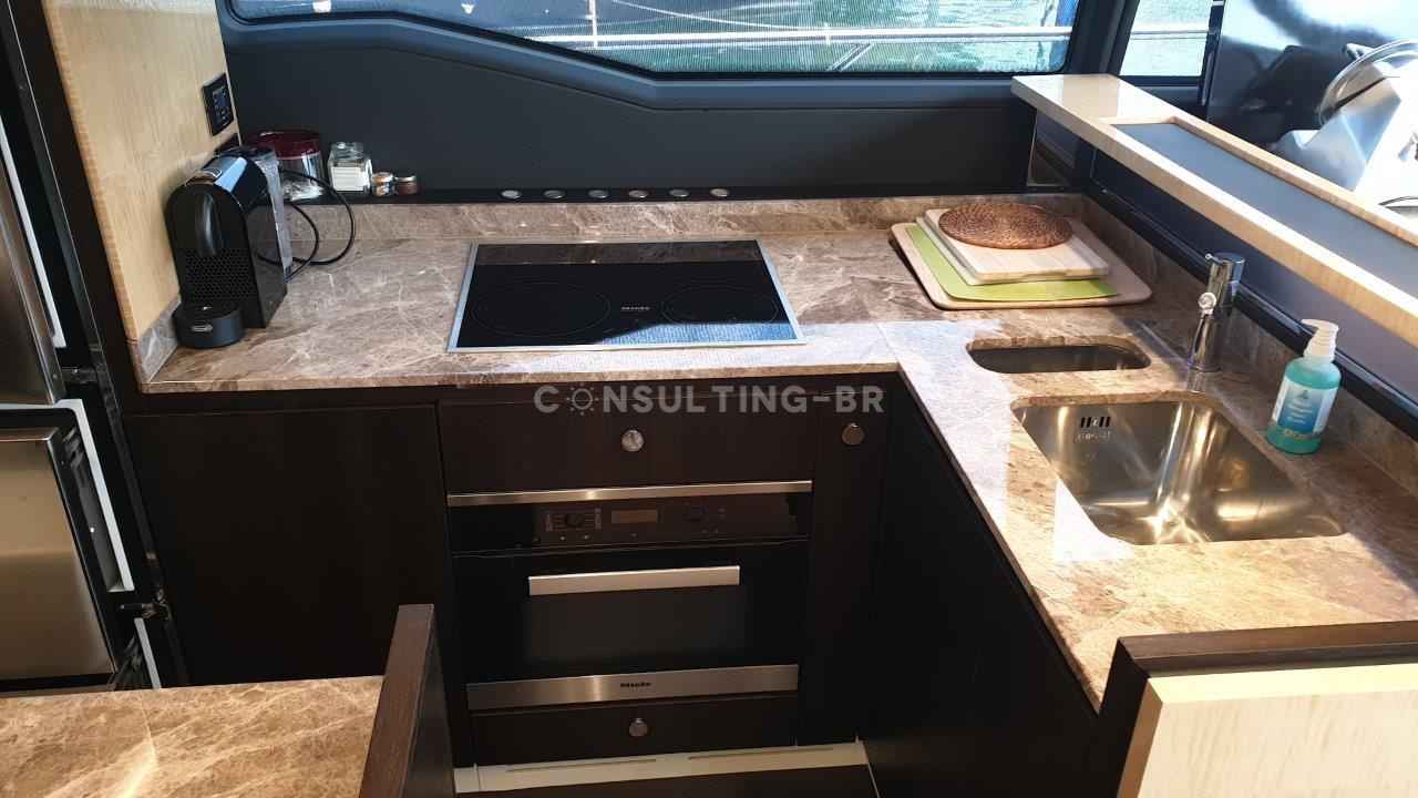Motorboot Azimut 66 Fly