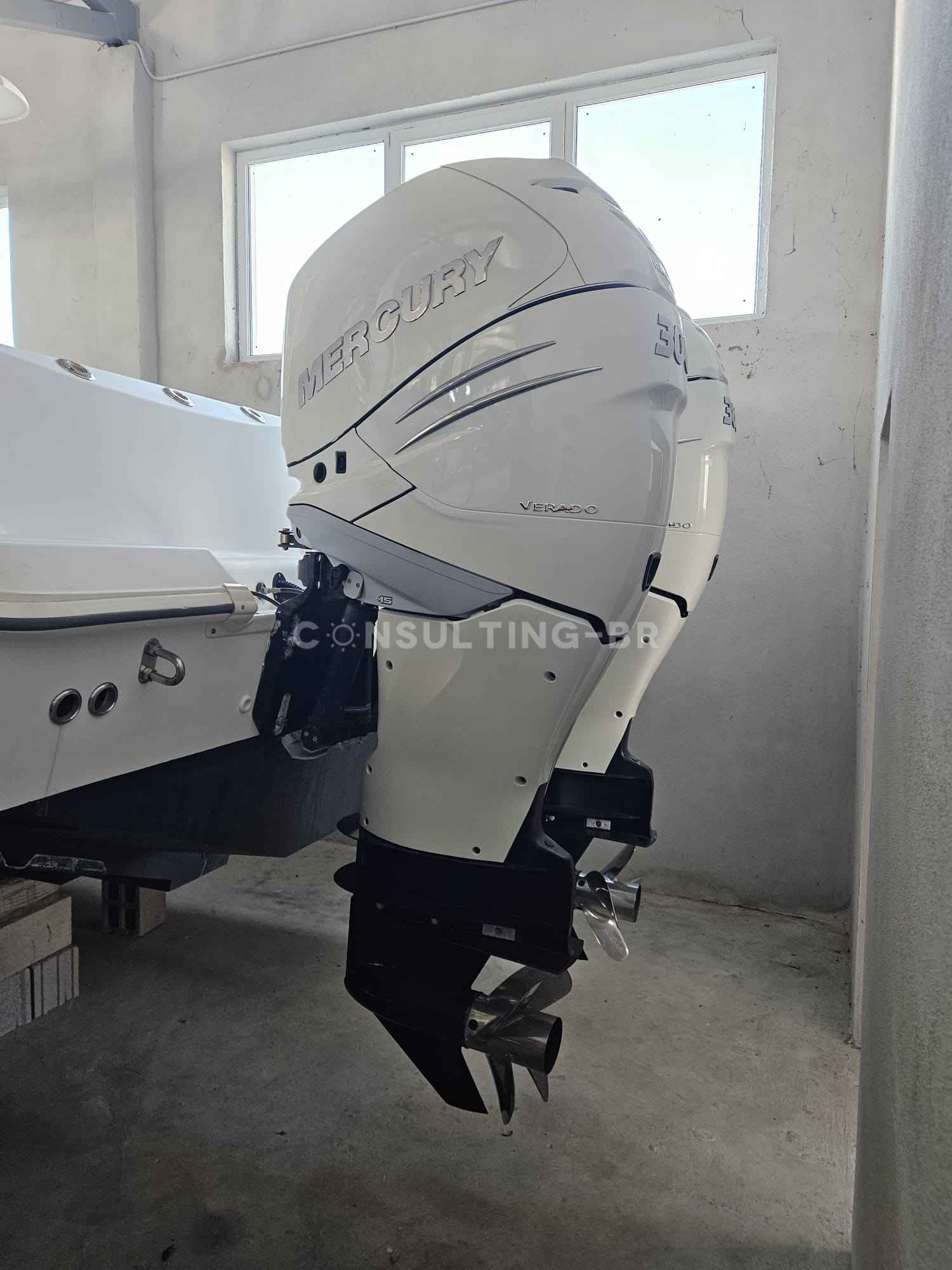 Motorboot Boston Whaler Outrage 320