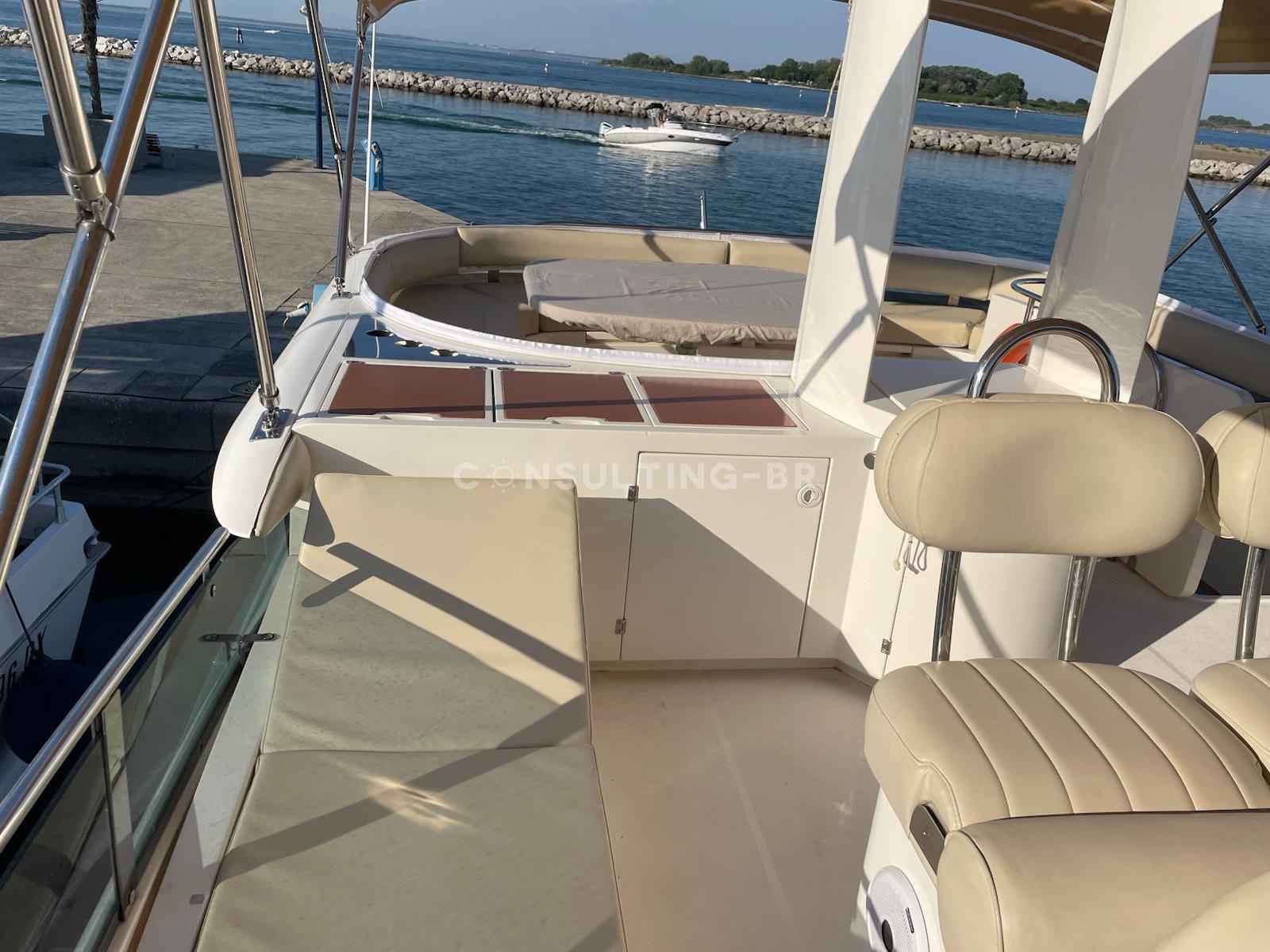 Motorboot Fairline Squadron 58