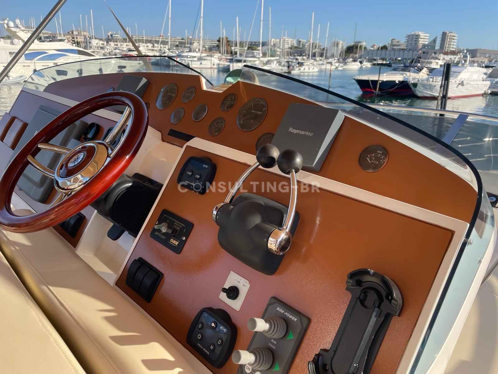 Motorboot Fairline Squadron 58