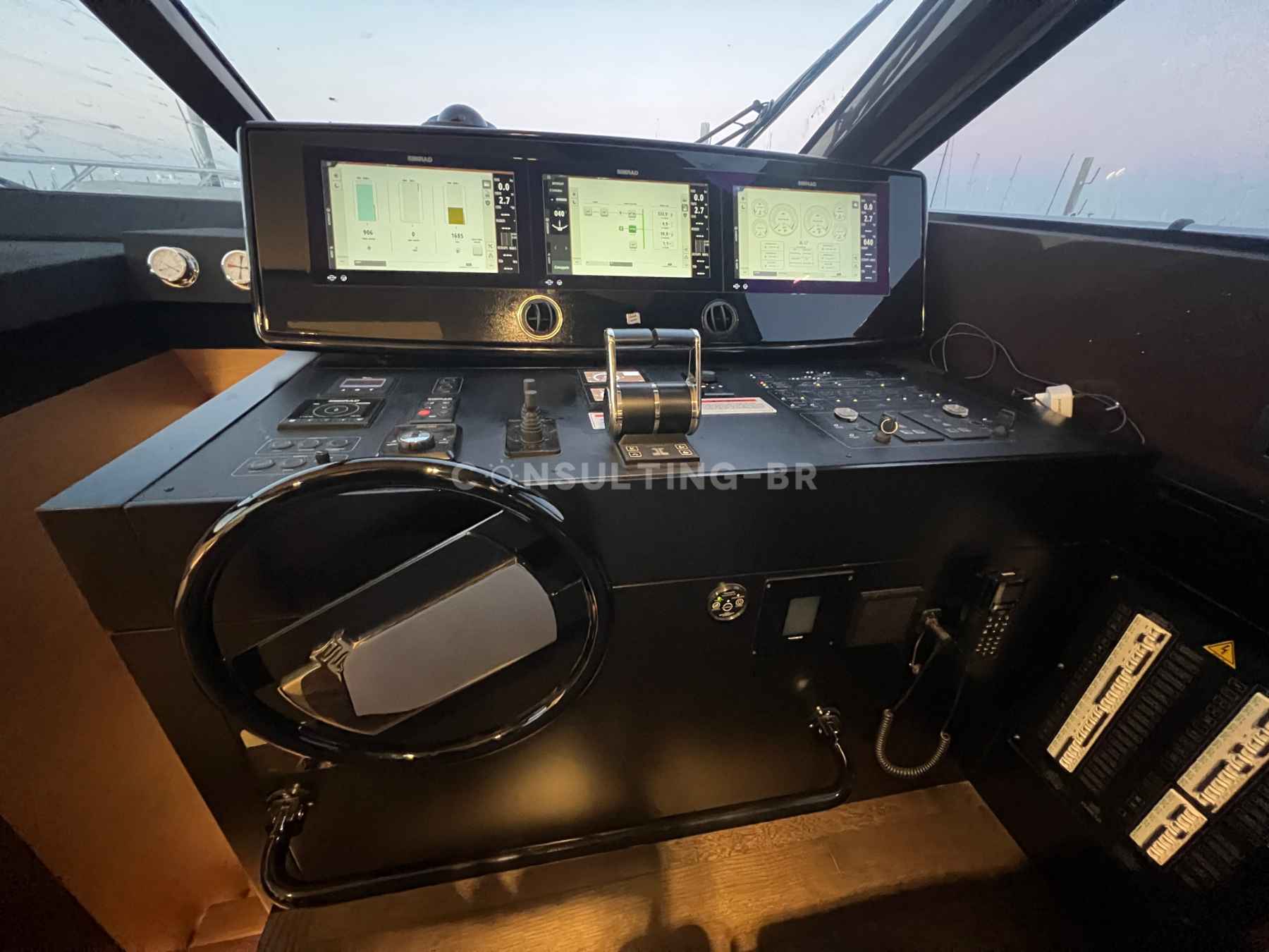 Motorboot Ferretti 670 Fly