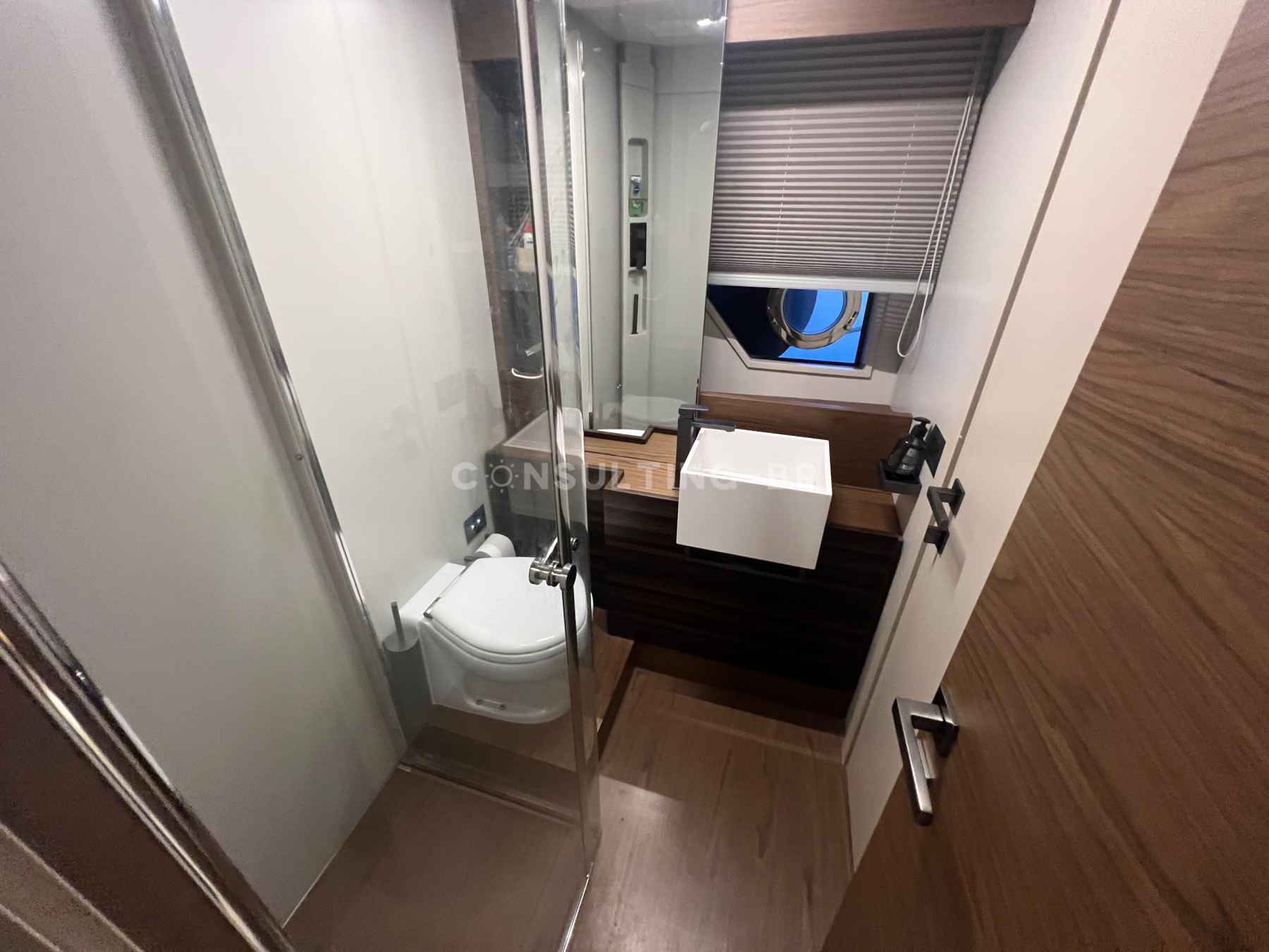 Motorboot Ferretti 670 Fly