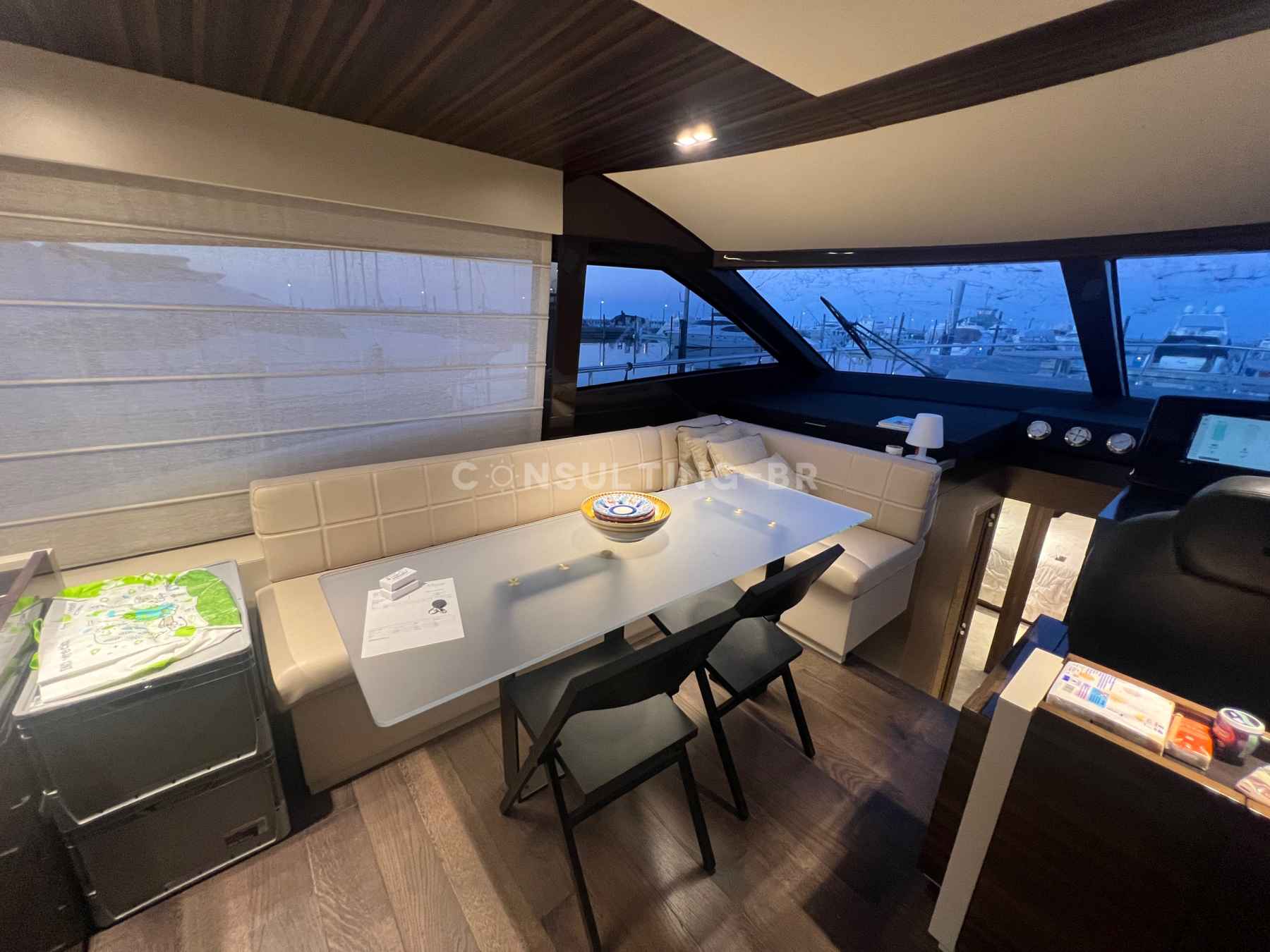 Motorboot Ferretti 670 Fly