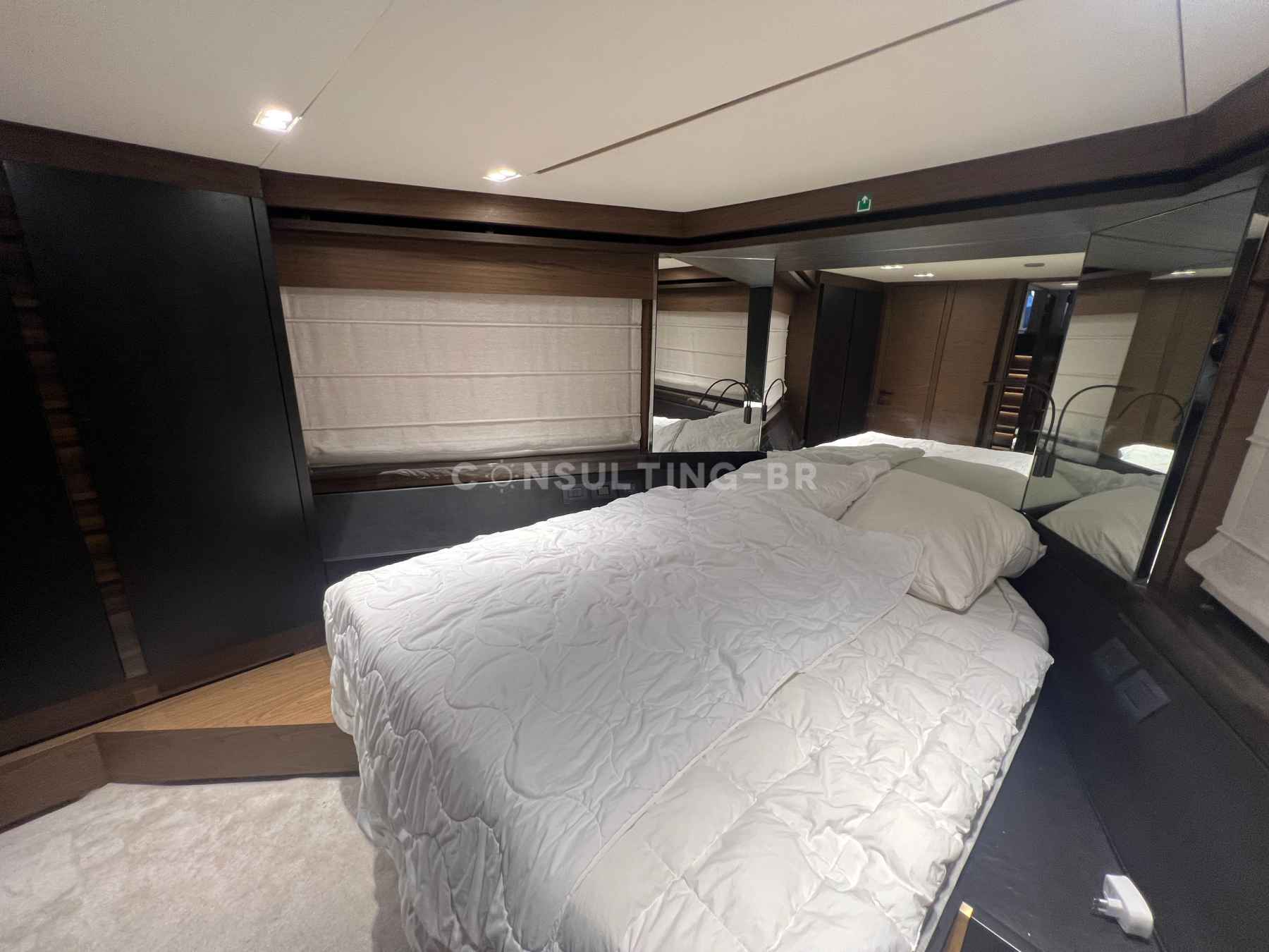 Motorboot Ferretti 670 Fly
