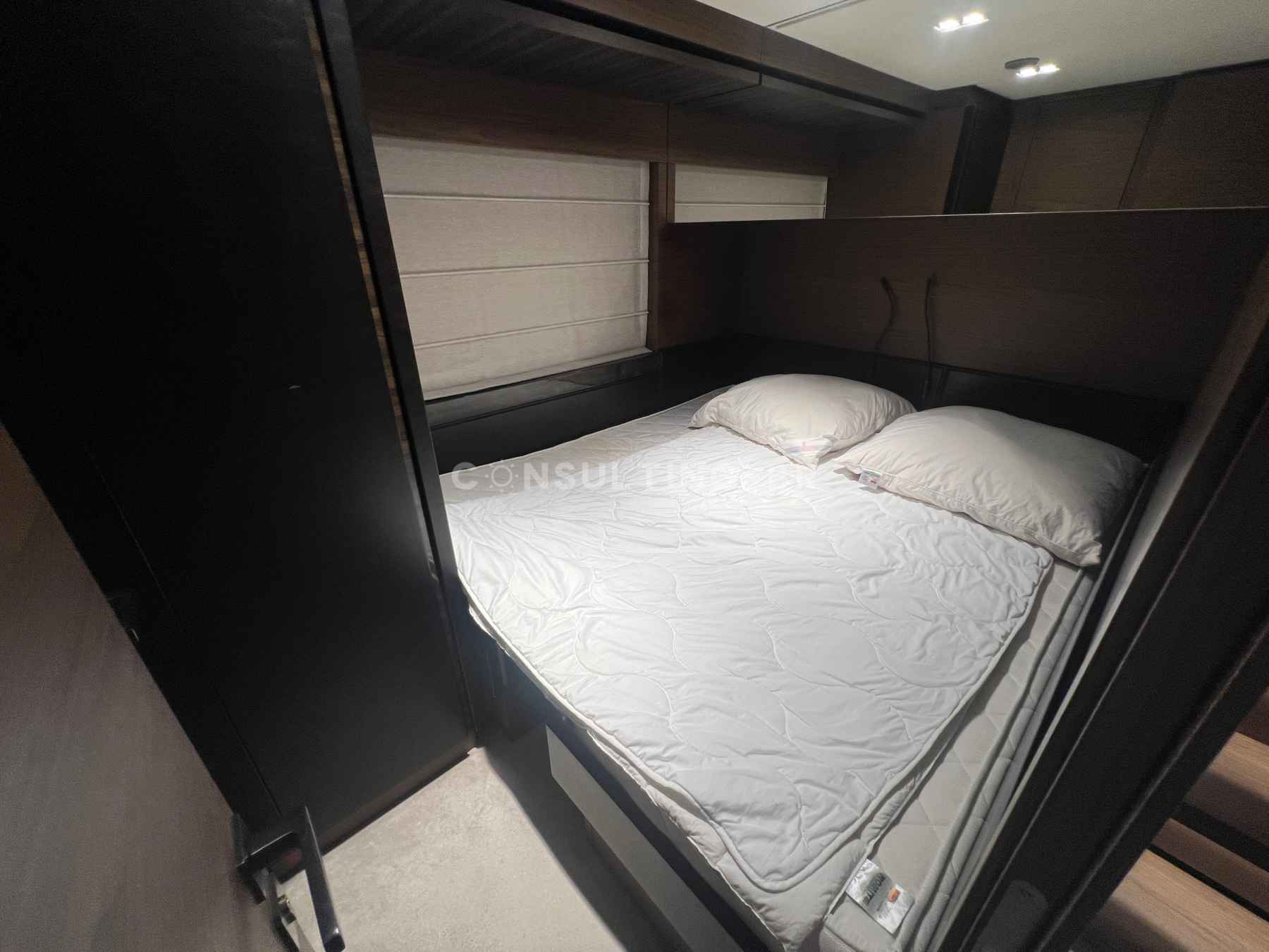 Motorboot Ferretti 670 Fly