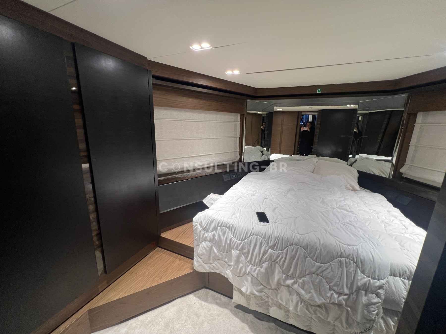 Motorboot Ferretti 670 Fly