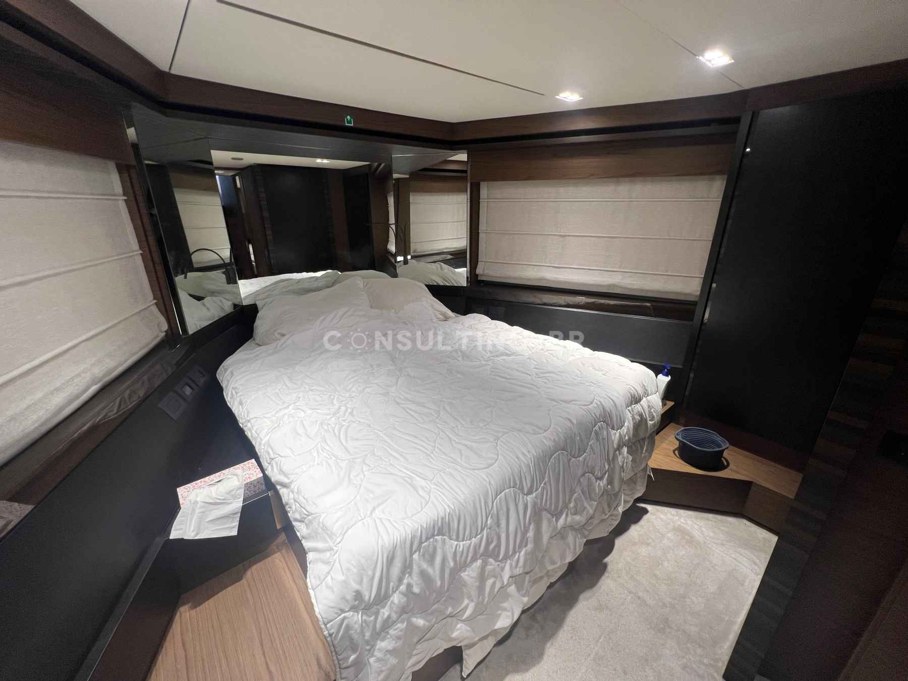 Motorboot Ferretti 670 Fly