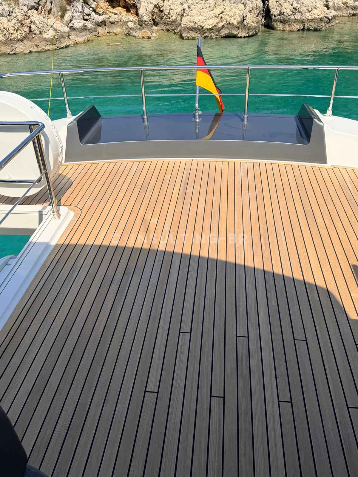 Motorboot Ferretti 670 Fly