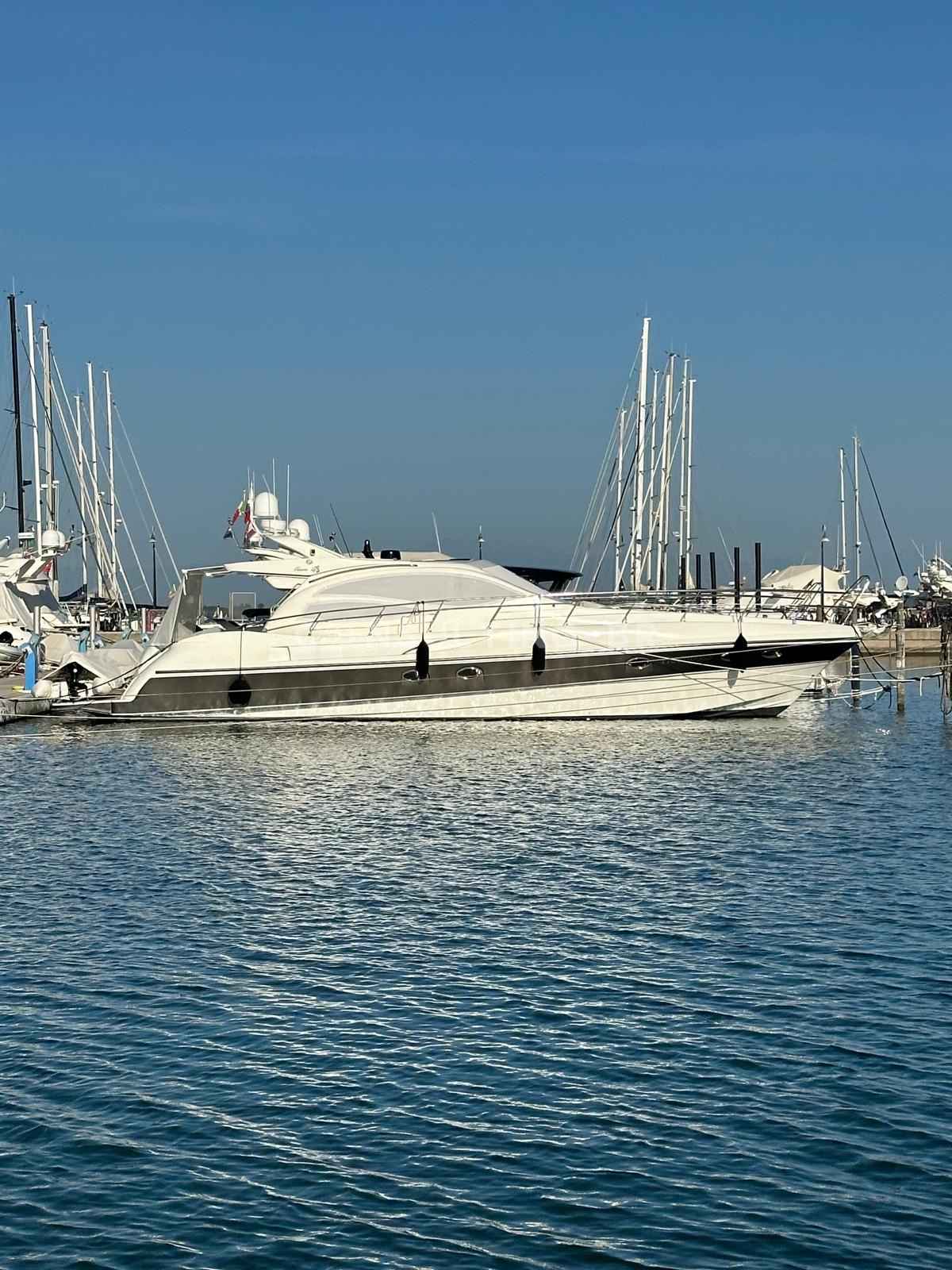 Motorboot Innovazione & Progetti Alena 48