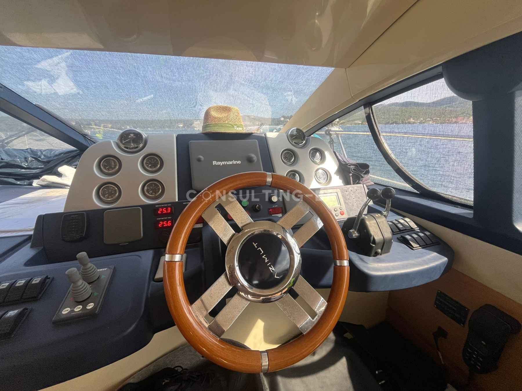 Motorboot Azimut 43 Fly