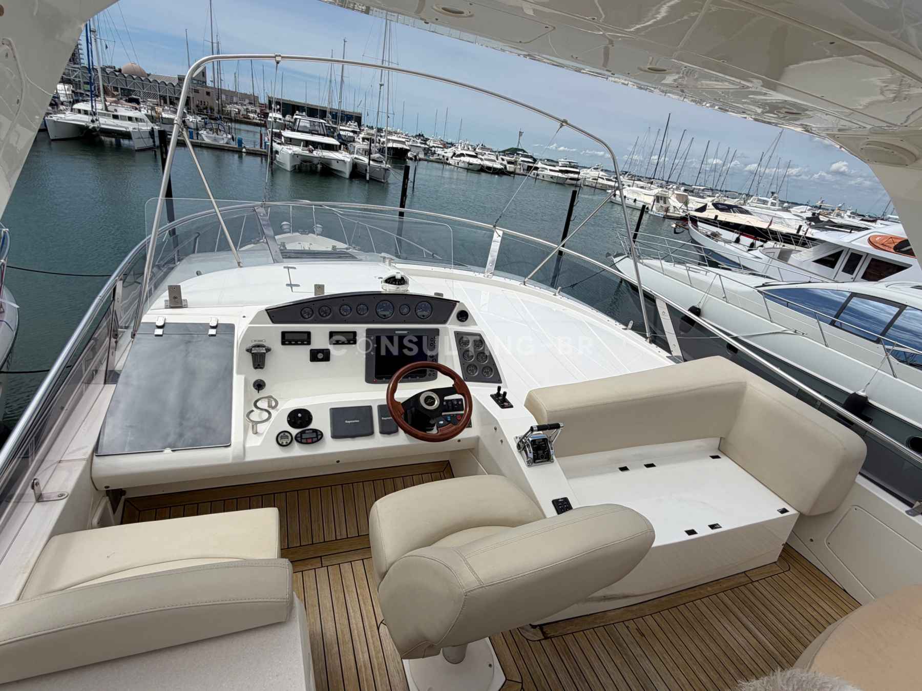 Motorboot Sealine T60