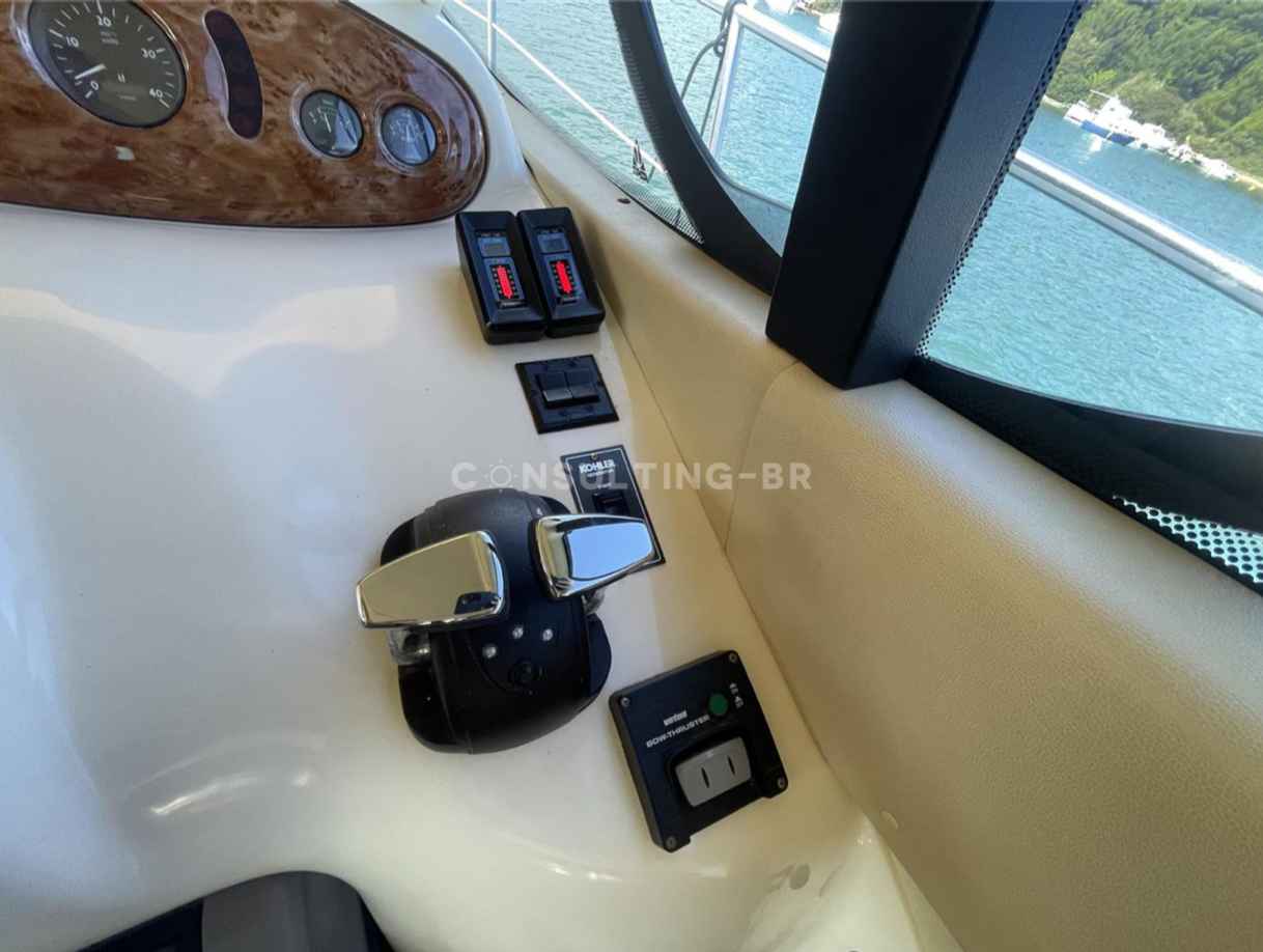 Motorboot Azimut 42 Fly