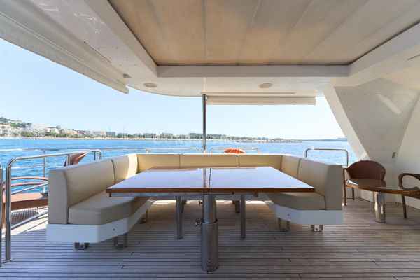 Motorboot Benetti DELFINO 93